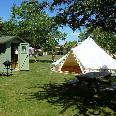 Camping La Foret De Tesse Luaran gambar