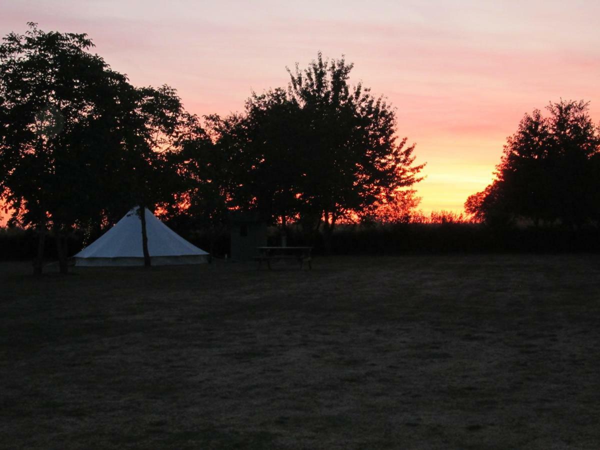 Camping La Foret De Tesse Luaran gambar